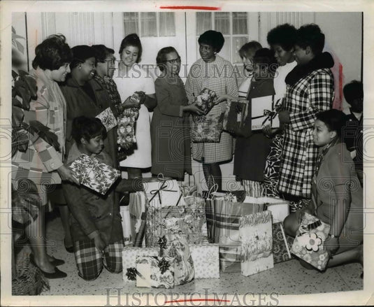 Press Photo Christmas Cleveland Job Corp Center Alpha Omega Chapter - Historic Images