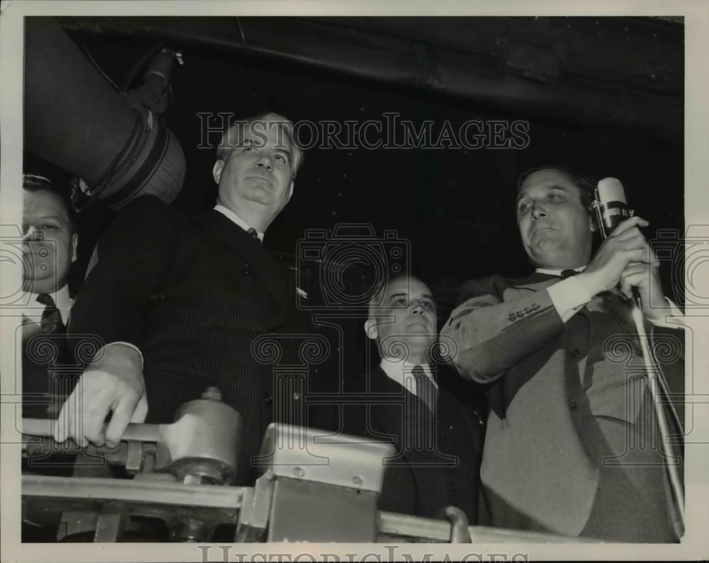 1940 Press Photo Gov. Brickey, Mayor H. Barton and Wendell Wilkie . - Historic Images