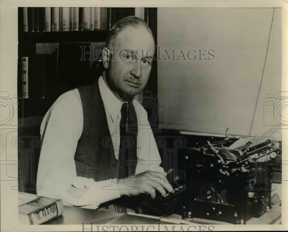 1942 Press Photo Willard M Kiplinger of Kiplinger Washington Agency - Historic Images