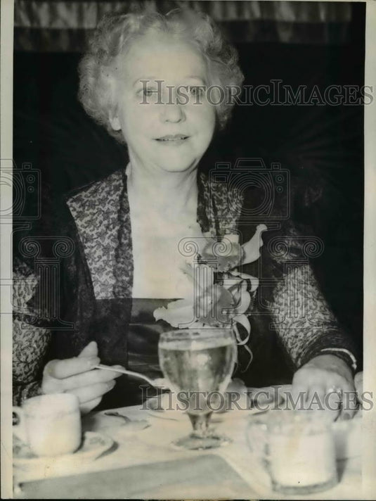 1943 Press Photo Chicago, Mrs Edward V Rickenbacker And Eddie At A Convention. - Historic Images
