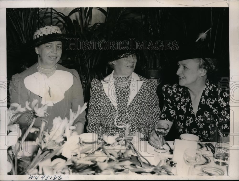 1939 Press Photo Mrs Franklin D Roosevelt & Mrs William Byrne & Mrs John Murdock - Historic Images