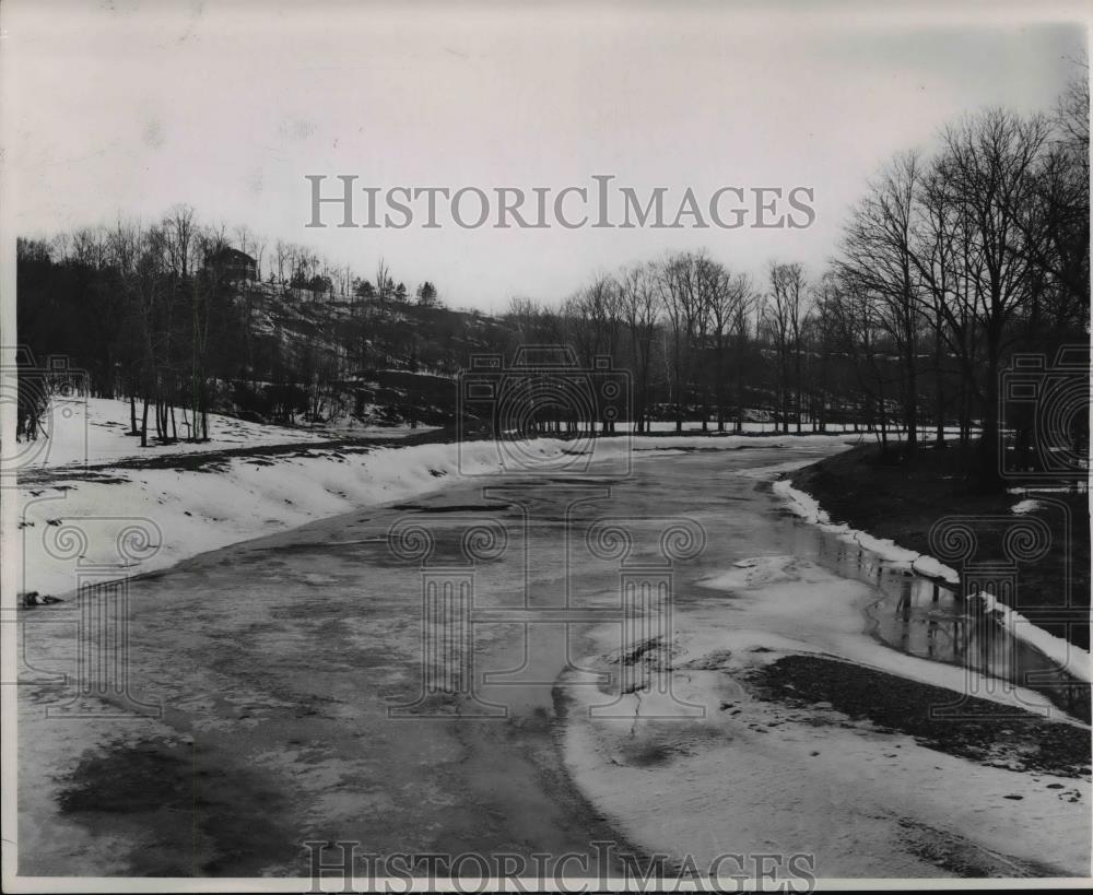 1947 Press Photo Relocated Chagrin River Road - cva76066 - Historic Images