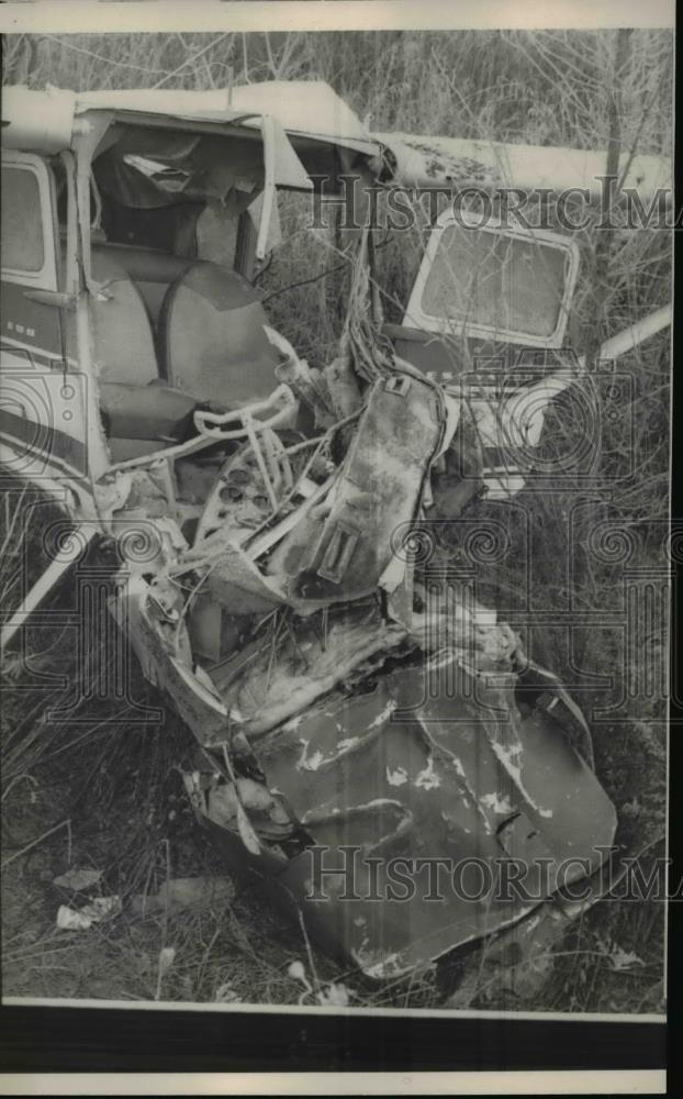 1959 Press Photo Cincinnati-Paul E Hays crashed his plane in briar patch - Historic Images