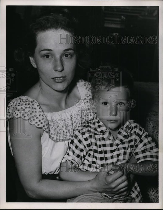 1951 Press Photo Mrs Catherine Pietrzyk and son Arthur. - Historic Images