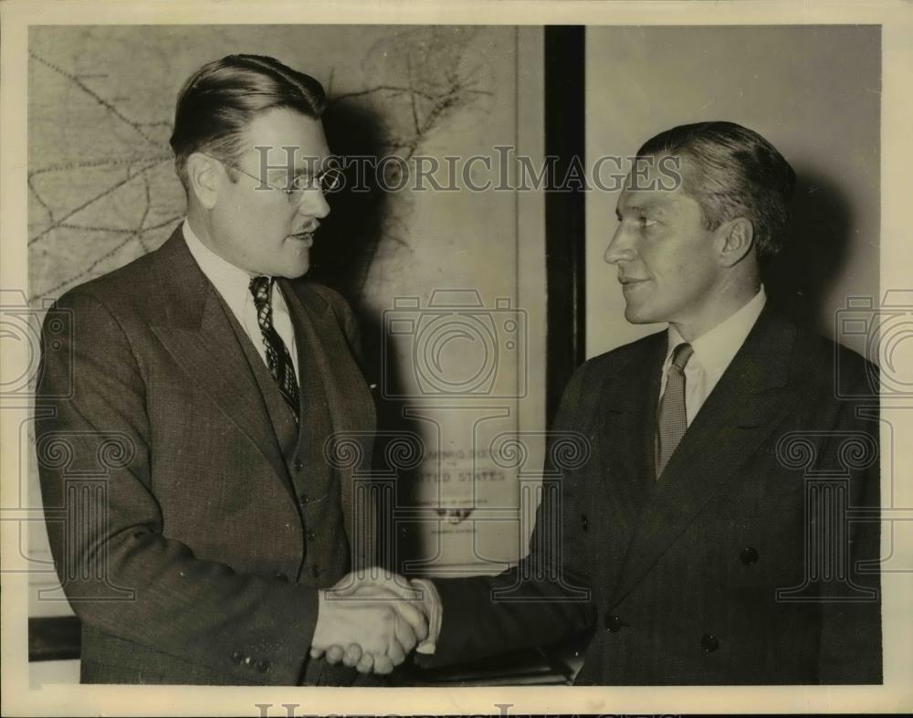 1937 Press Photo Prof. Frederick D.Fagg congratulate his succesor of Air Bureu - Historic Images