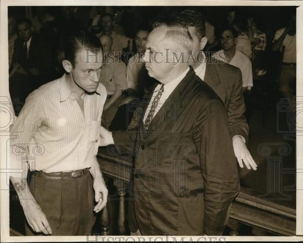 1943 Press Photo Fred Harris Escapes Prison &amp; Police Sgt John Flemming - Historic Images