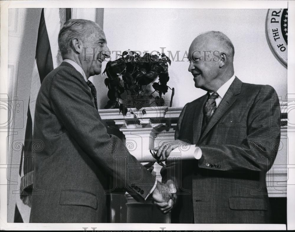 1958 Press Photo Washington DC President Eisenhower with Gen. Wilton Persons. - Historic Images