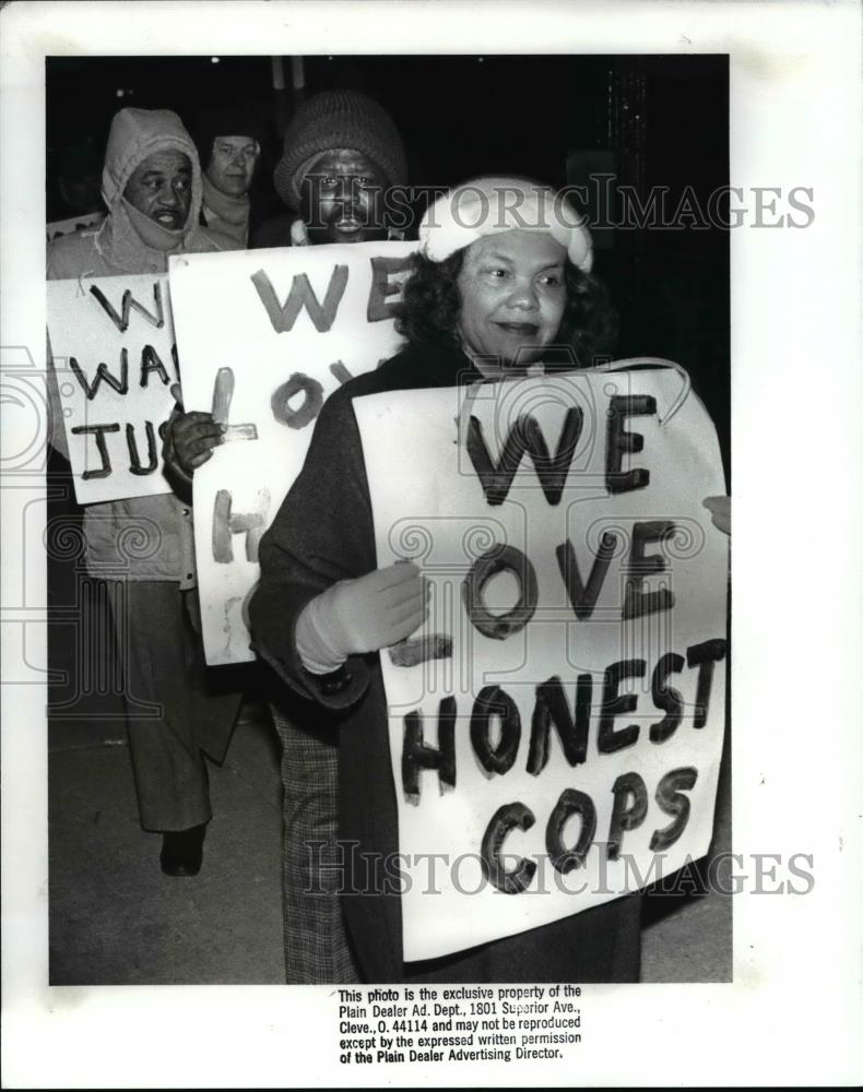 1988 Press Photo A-Pac protesters demonstrate in front of City Hall - cva76348 - Historic Images