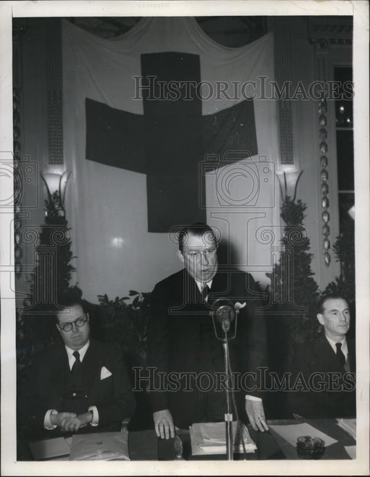 1945 Press Photo Basil O'Connor chairman of American Red Cross at Paris - Historic Images