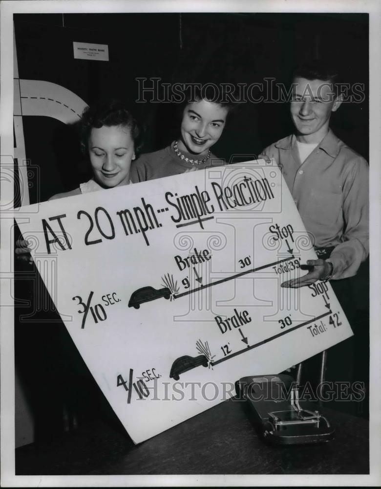 1956 Press Photo Joanne Renck, Kay Shepard, And Albert Holding Their Project - Historic Images