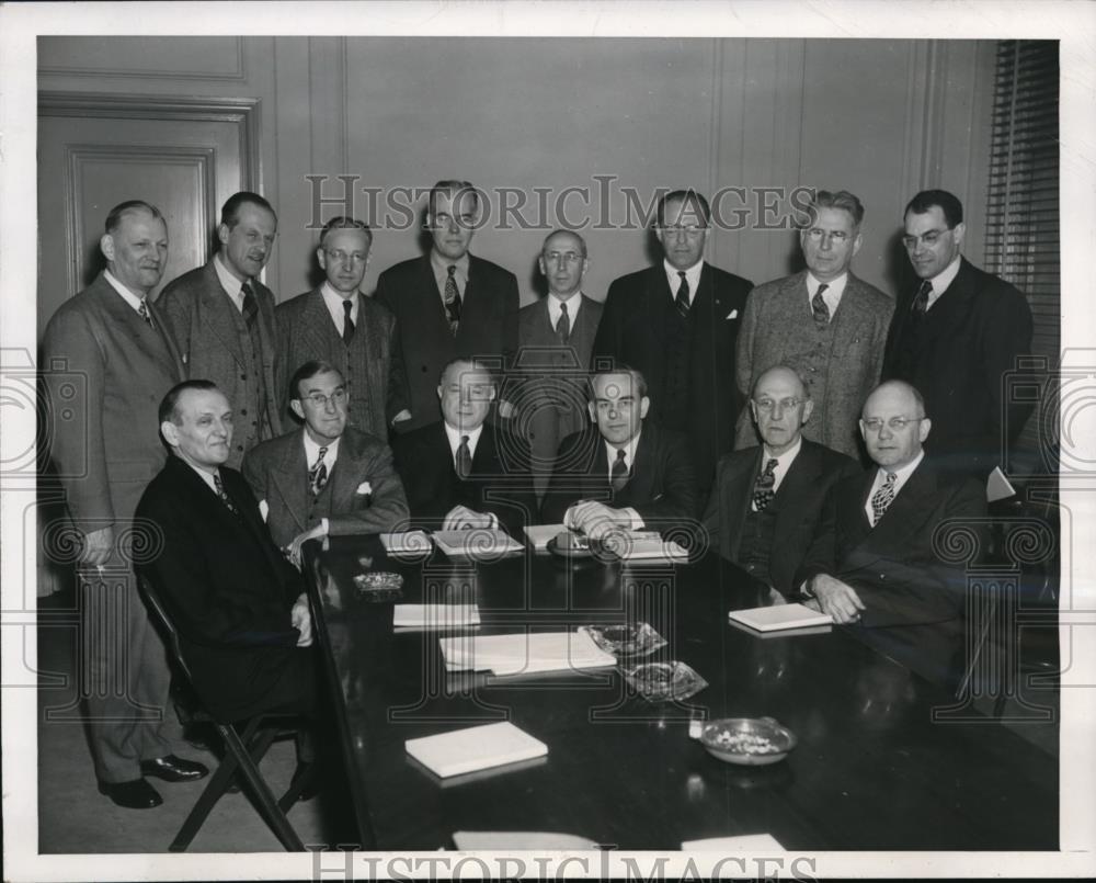 1946 Press Photo Members of the Labor Management Advisory Committee meets. - Historic Images