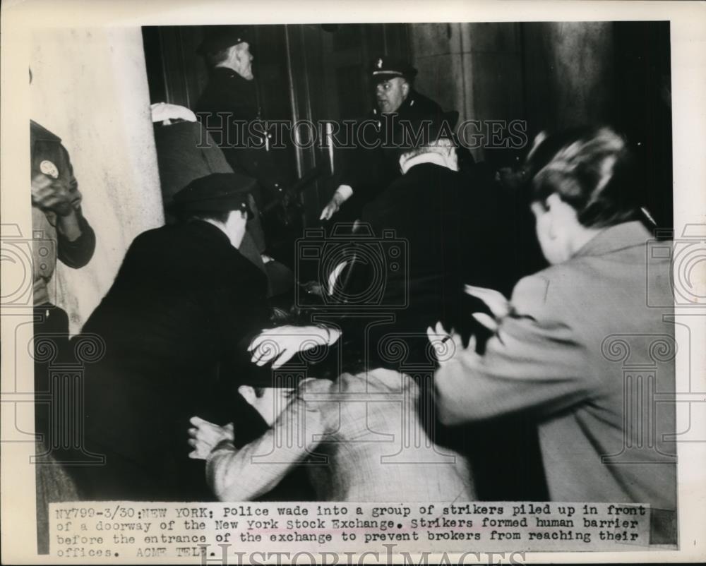 1948 Press Photo New York Stock Exchange clash of pickets &amp; police - nee82438 - Historic Images