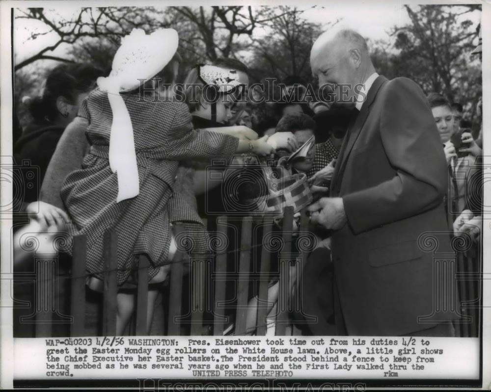 1956 Press Photo Pres. Eisenhower greets the Easter Monday Egg Rollers - Historic Images