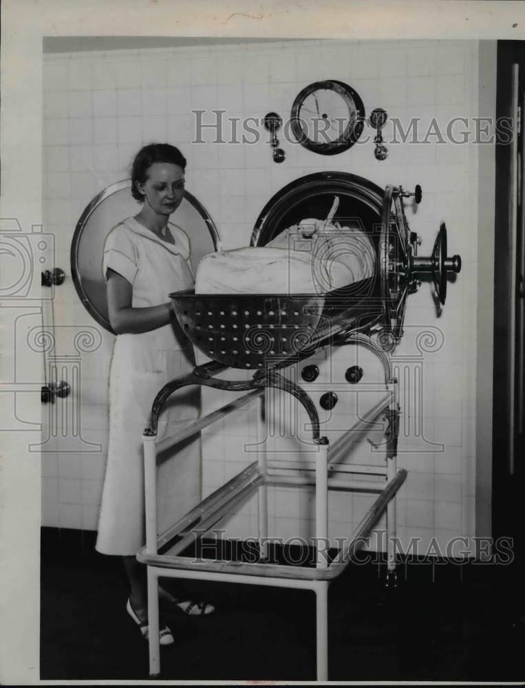 1935 Press Photo Huron Road Hospital Nurse places material in a autoclave - Historic Images