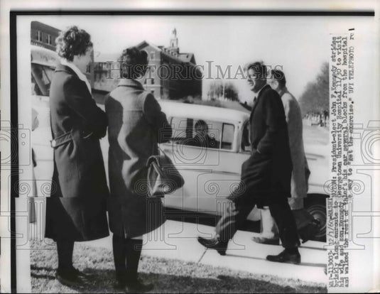 1960 Press Photo President John F. Kennedy Visiting Wife & Son at Hospital - Historic Images