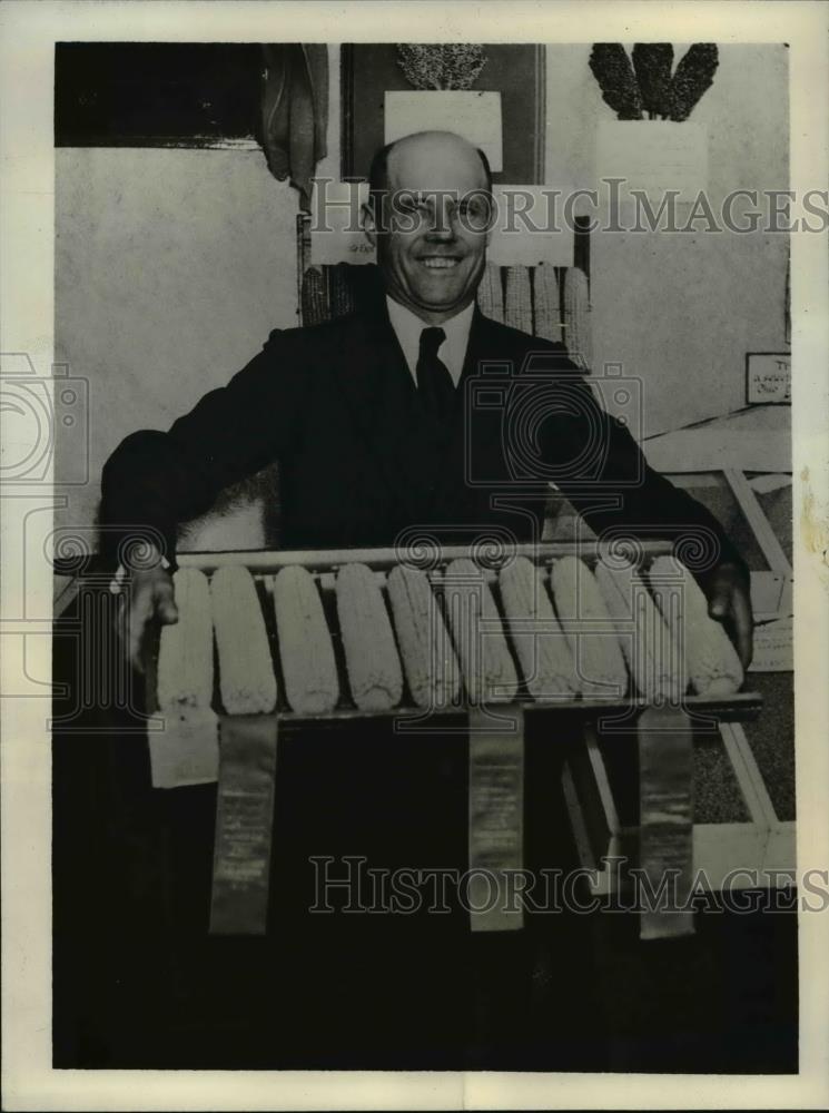 1931 Press Photo Edward Lux with 10 ears of Johnson County White Corn - Historic Images