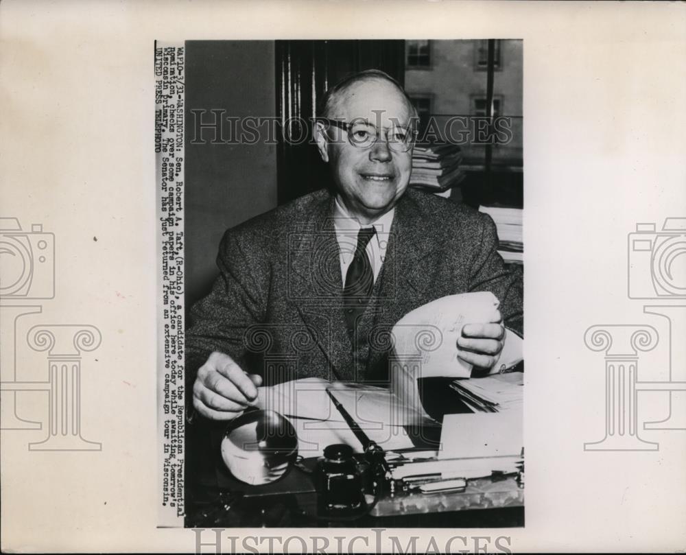 1952 Press Photo Senator Robert A. Taft in his office in washington - Historic Images