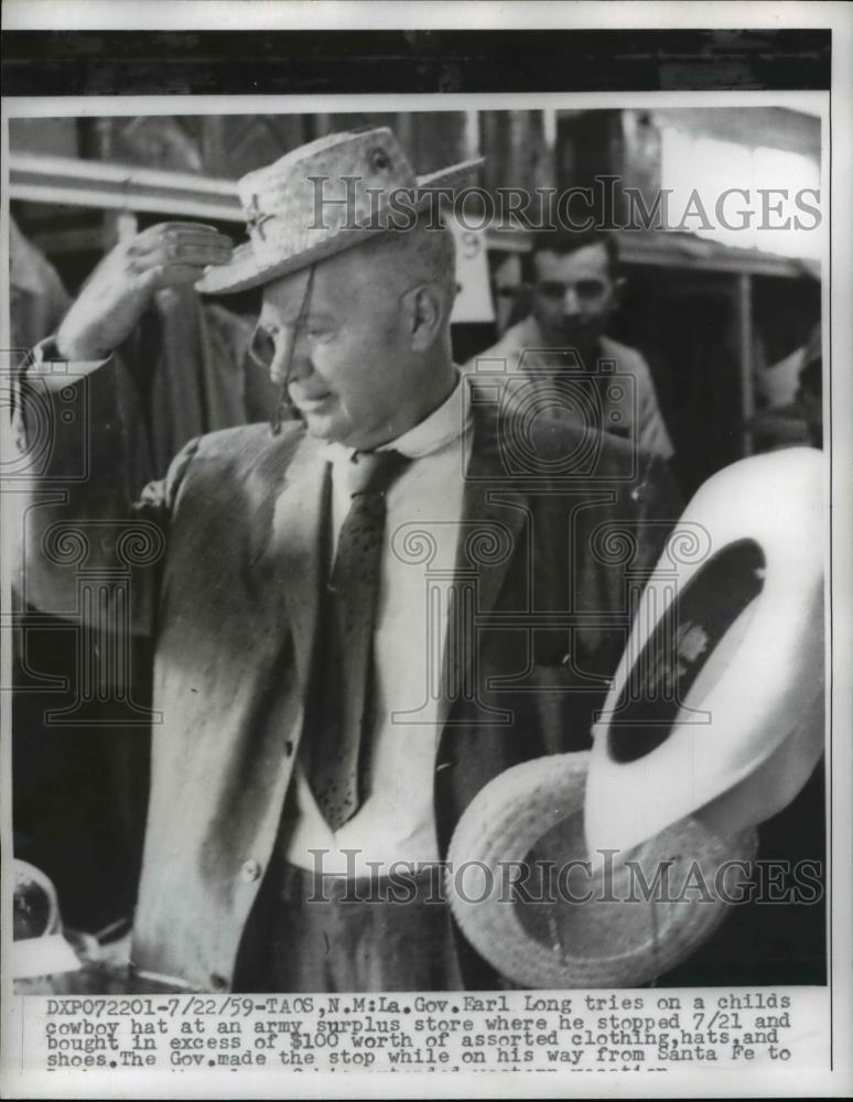 1959 Press Photo Governor Earl Long Trying On Childrens Hats At Army Store. - Historic Images