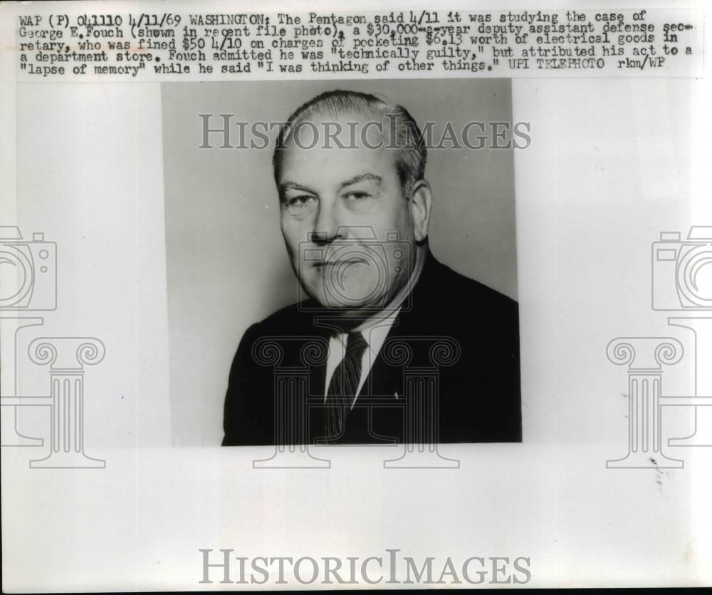 1969 Press Photo George E. Fouch charge of pocketing $5.13 of electrical goods. - Historic Images