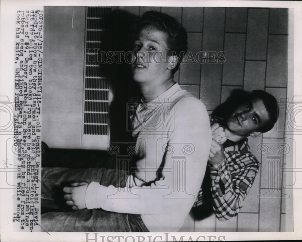 1955 Press Photo Donald Carney &amp; David Woody Demonstrates Disarming Criminal - Historic Images