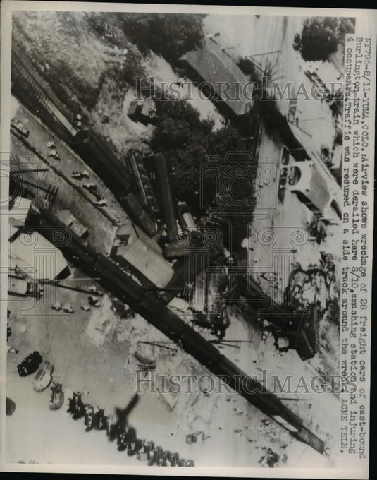 1947 Press Photo Wreckage of 28 Freight Cars in Yuma Colorado After Derailment - Historic Images