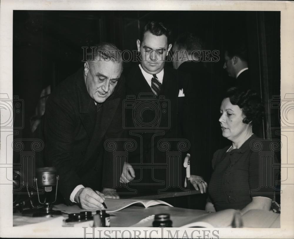 1940 Press Photo President Franklin D Roosevelt Voting at Hyde Park NY - Historic Images