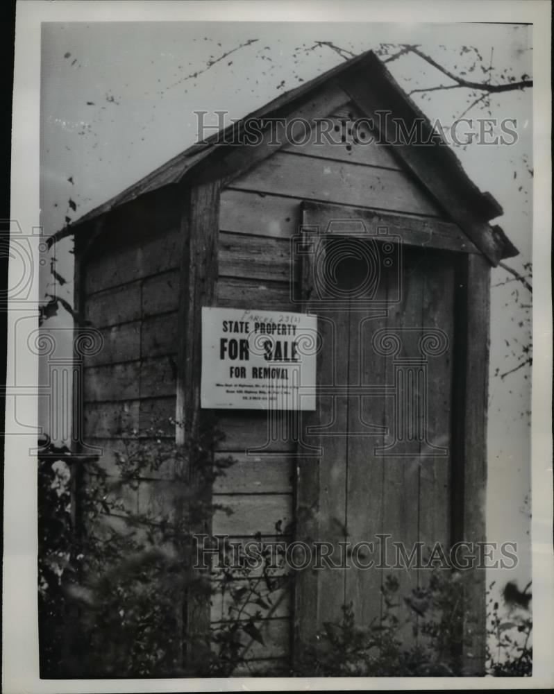 1960 Press Photo Minneiska Minn This outdoor sitting room is for sale. - Historic Images