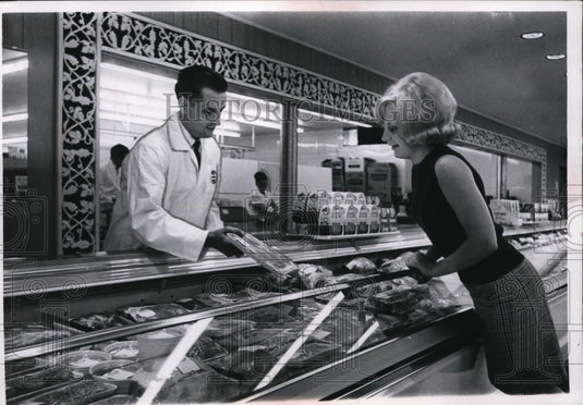 1965 Press Photo Steak Section at Pick N' Pay Mapletown Shopping Center, - Historic Images