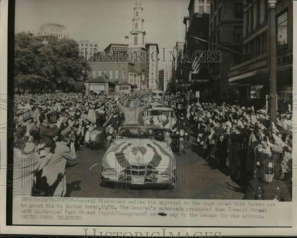 1952 Press Photo General Eisenhower Smiles At The Huge Crowd - nee79181 - Historic Images