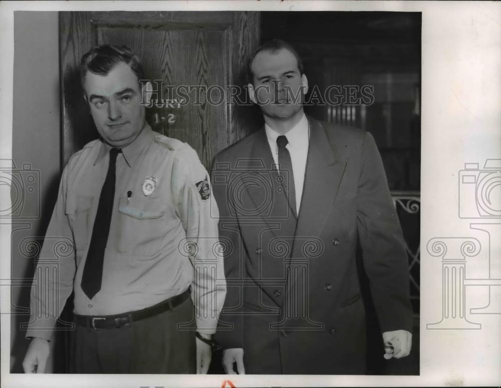 1954 Press Photo Dr Sam Sheppard &amp; deputy at his trail - nee74031 - Historic Images