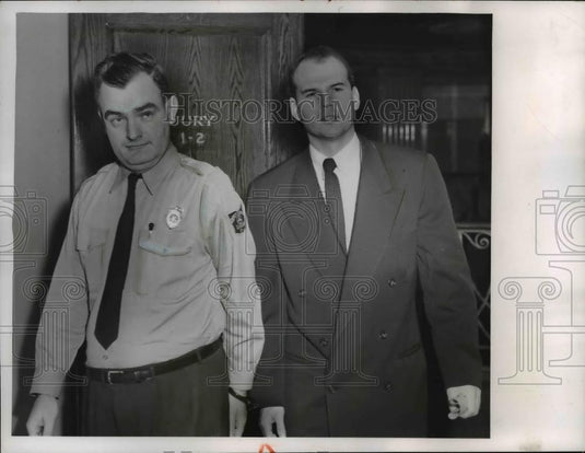 1954 Press Photo Dr Sam Sheppard & deputy at his trail - nee74031 - Historic Images