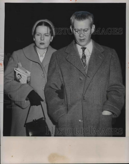 1954 Press Photo Richard Sheppard and his wife - nee74636 - Historic Images