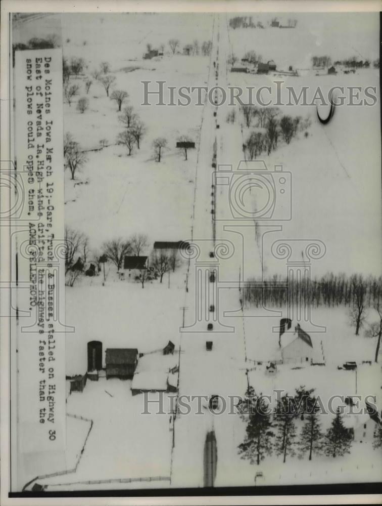 1951 Press Photo Vehicles Stalled on Highway 30 During Snow, De Moines Iowa - Historic Images