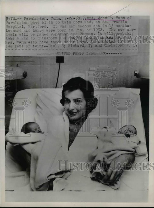 1953 Press Photo Farmington Conn Mrs John Vann & twin babies, her 2nd set - Historic Images