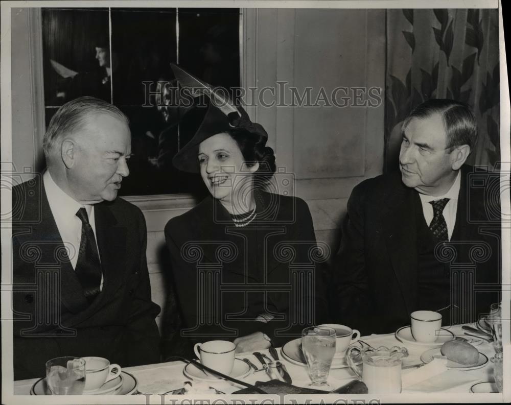 1941 Press Photo Herbert Hoover Helen Essary Womens Press Club Justice H F Stone - Historic Images