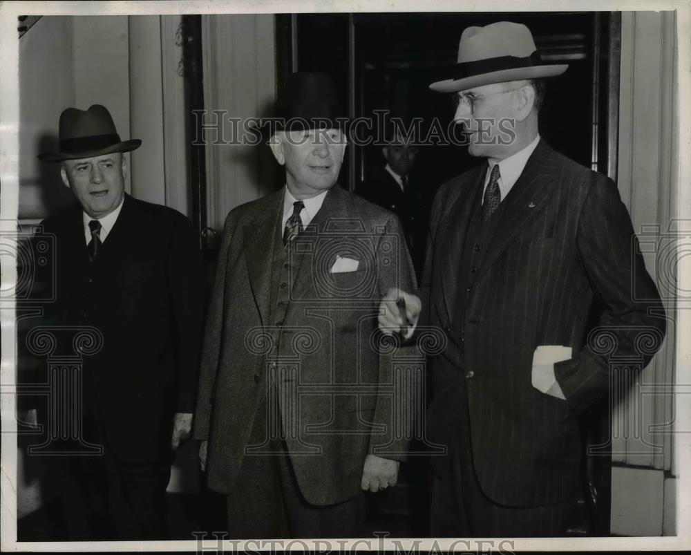 1944 Press Photo Senator Alben Barkley &amp; Representatives Rayburn &amp; McCormack - Historic Images