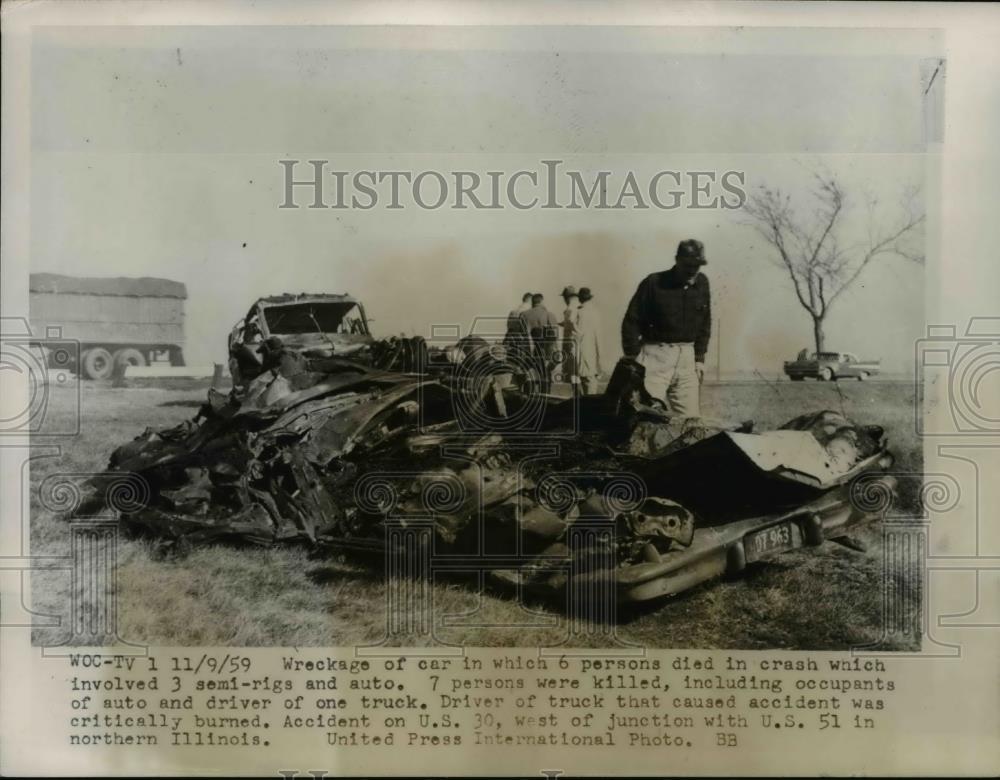 1959 Press Photo Wreckage of car crashed with 3 semis in northern Illinois - Historic Images