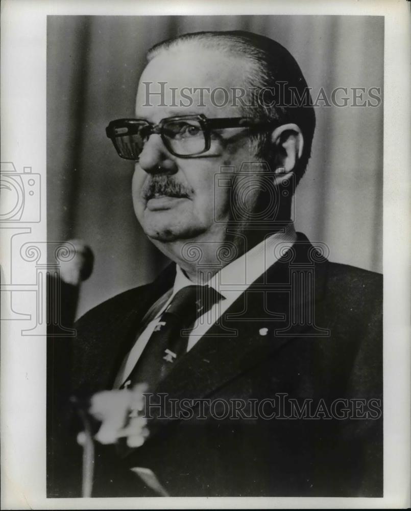 1975 Press Photo Senator Hugh Scott Senate GOP Leader - Historic Images