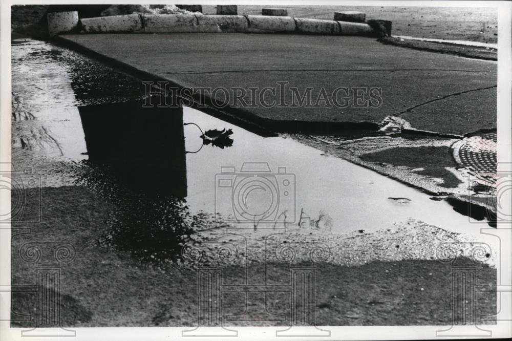 1969 Press Photo Broken Cracked Road. - Historic Images