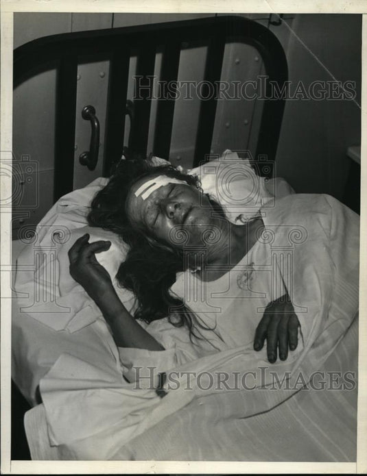 1937 Press Photo 73 yrs old Mrs Lillian Burns, beaten by young man in her home - Historic Images