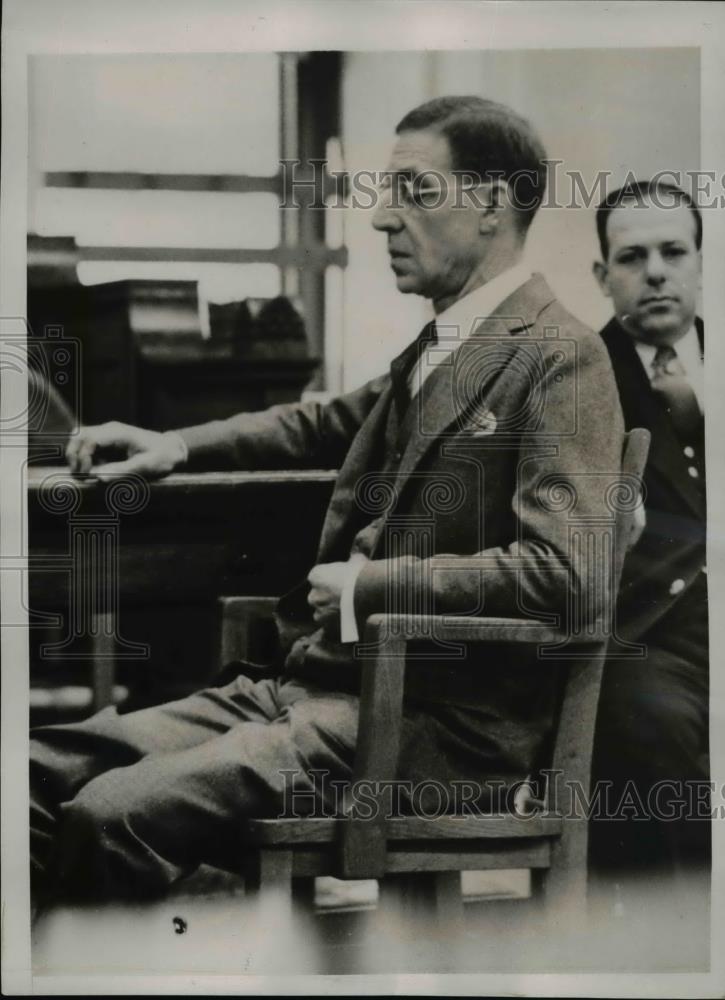 1941 Press Photo Philadelphia Robert J Boltz listens to testimony of victims. - Historic Images