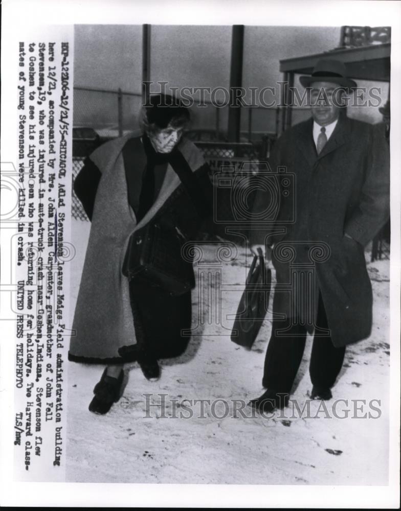 1955 Press Photo Adlai Stevenson and Mrs John Fell leaving Miegs FIeld - Historic Images