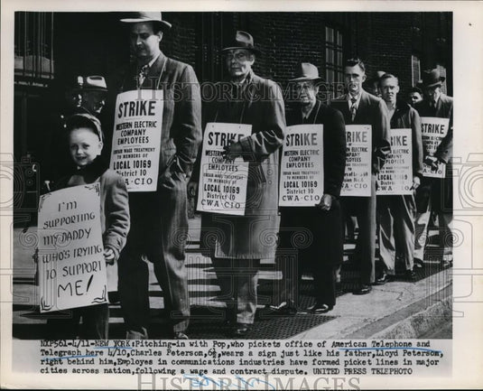 1952 Press Photo American Telephone & Telegraph Workers Demonstrating in NY - Historic Images