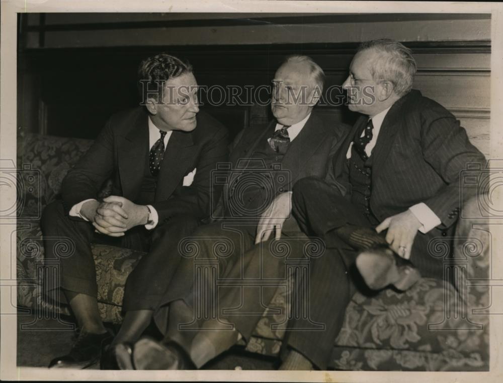 1937 Press Photo Gov. Alf. M.Landon of Kansas guest at G.O.P Club in New York. - Historic Images