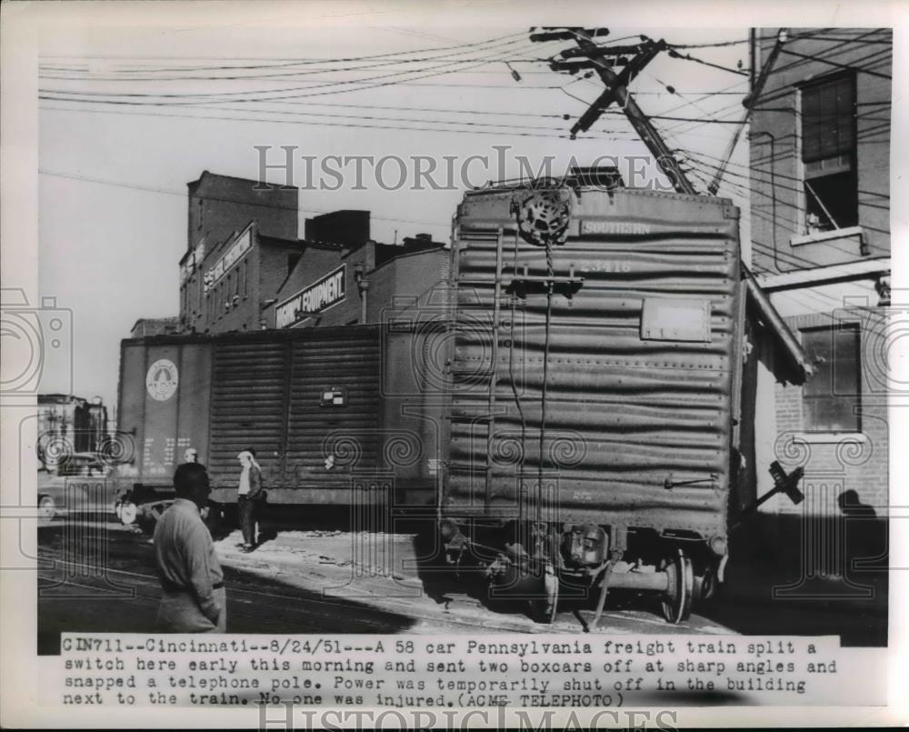 1951 Press Photo Train Derailed in Cincinnati, Ohio - Historic Images