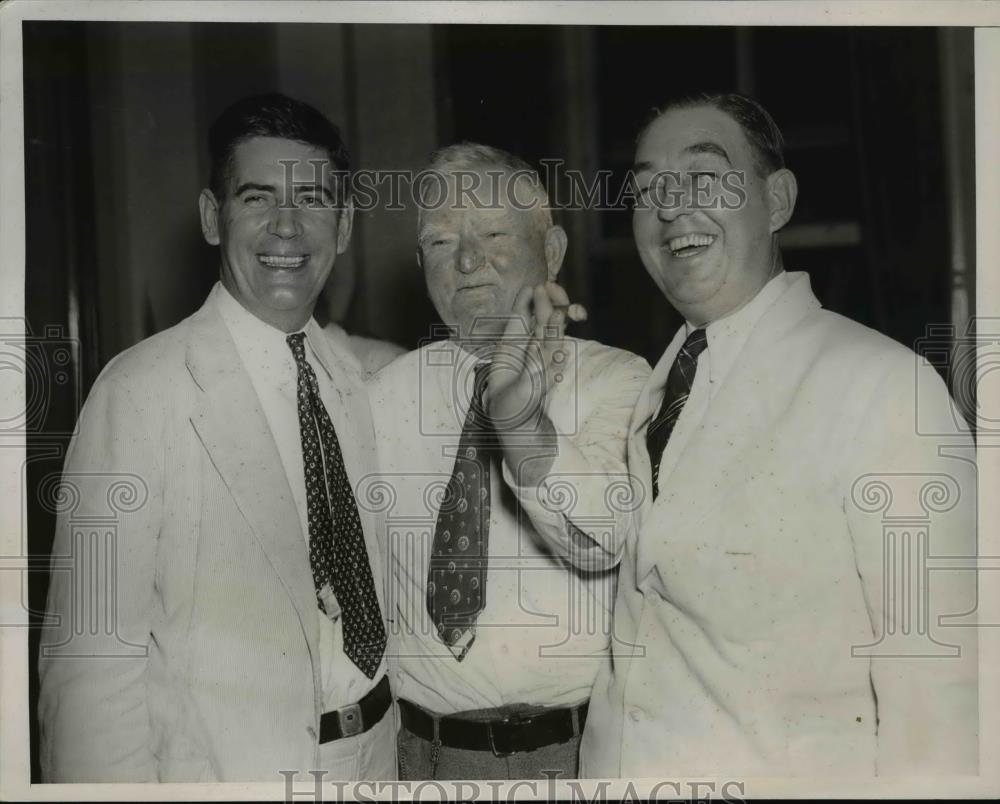 1937 Press Photo Vice President John Garner, Earl Wiseman, and RL Montgomery - Historic Images