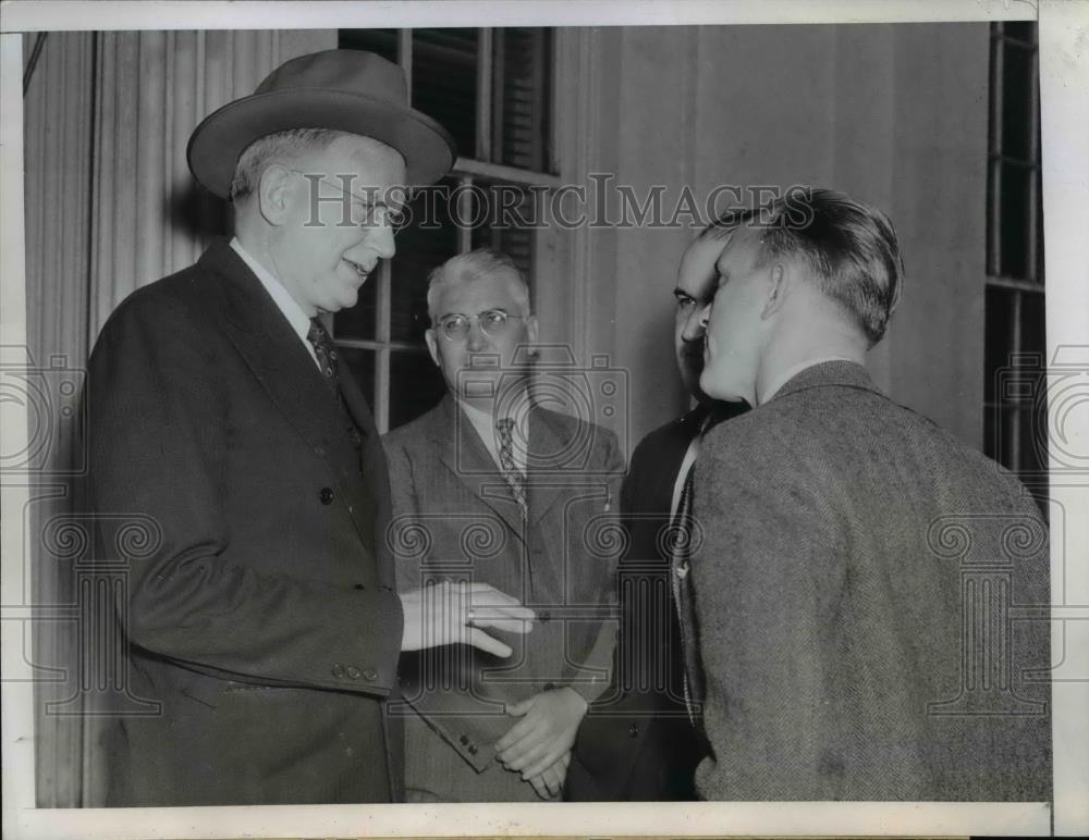 1944 Press Photo Sen Burton Wheeler makes first visit to White House since 38 - Historic Images