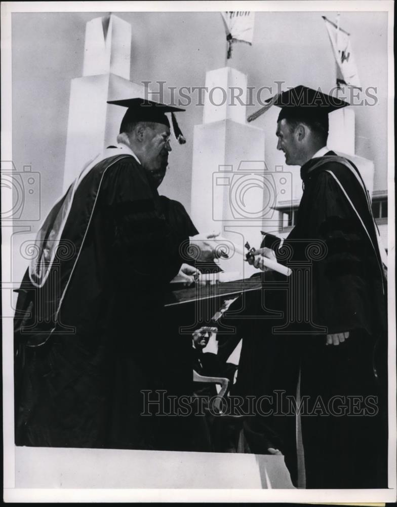 1952 Press Photo Dr. Bonecutter received his medicine degree at Indiana Univ. - Historic Images