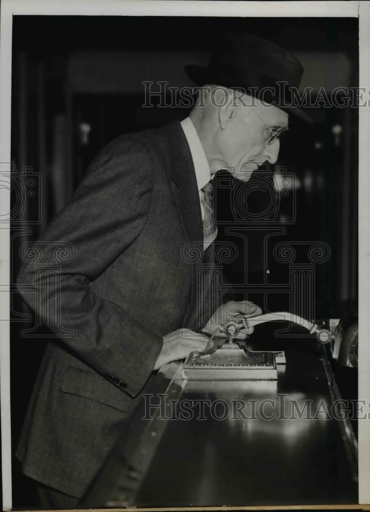 1938 Press Photo Dr Arthur E Morgan deposed chair of TVA arrives in Chicago Ill - Historic Images