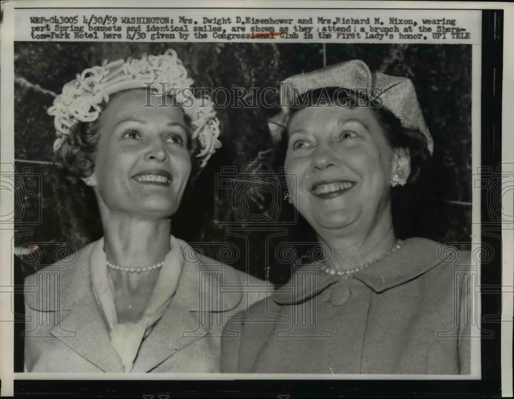 1959 Press Photo Mrs Dwight Eisenhower & Mrs Richard Nixon at a DC brunch - Historic Images